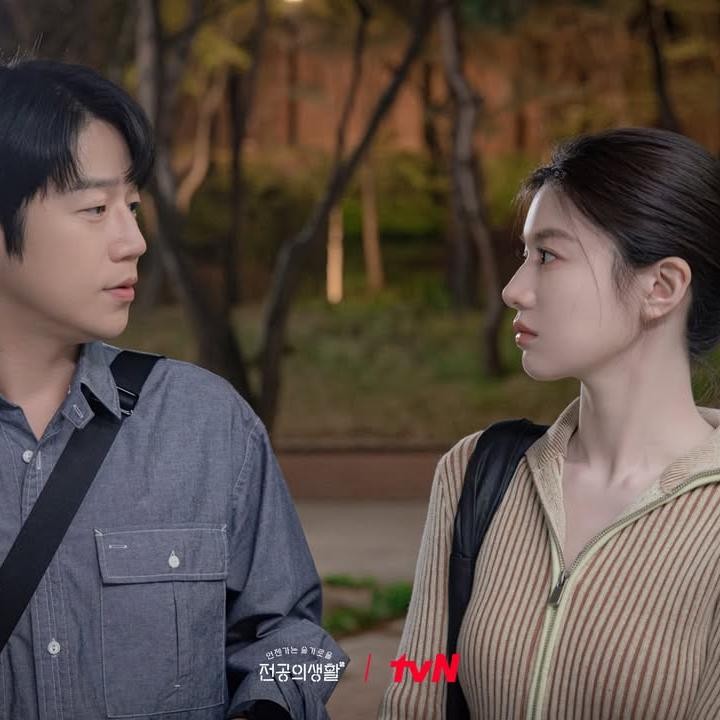 <p>Alur romansa Gu Do Won dan Oh Yi Young di drama Korea <em>Resident Playbook</em> sukses membuat pencinta drakor gemas, nih, Bunda. Chemistry Go Youn Jung dan Jung Jun Won yang memerankan keduanya sukses menjadi sorotan hingga di balik layar, lho! (Foto: Instagram @tvn_drama)</p>