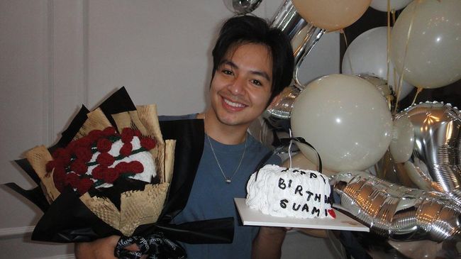 Intip 7 Potret Angga Yunanda Perdana Rayakan Ulang Tahun Bareng Istri