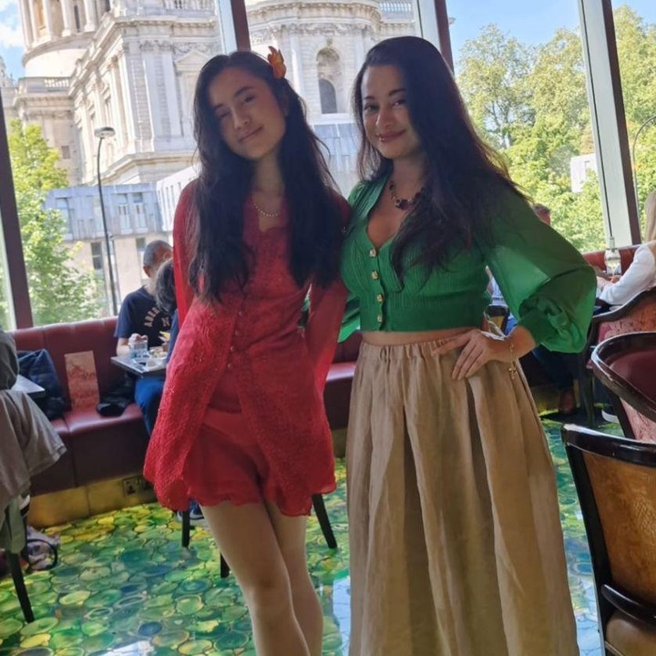 <p>Pada <em>postingan</em> itu, Angie juga mengungkapkan kebahagiaan memiliki sang putri dalam hidupnya. “Saya diberkati dan bangga memiliki putri cantik, cerdas, dan berbakat. Saya tahu sejak awal bahwa kamu bermaksud melakukan hal-hal hebat di masa depan,” tuturnya. (Foto: Instagram@angie_virgin)</p>