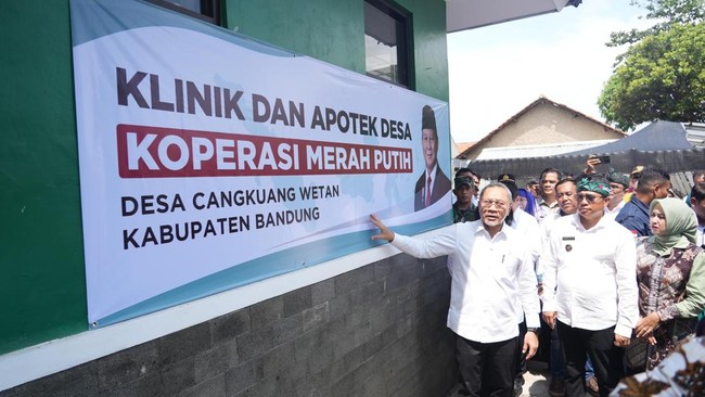 Menkop Pangan Zulhas dorong integrasi Poskesdes dengan Kopdes Merah Putih untuk efisiensi layanan kesehatan desa dan soroti pengelolaan sampah.