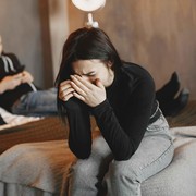 Mengenal Emotional Cheating, Ketika Selingkuh Nggak Terjadi Secara Fisik