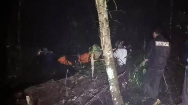Seorang pendaki meninggal dunia di puncak Gunung Pesagi, Kabupaten Lampung Barat. Hingga kini identitas belum diketahui.