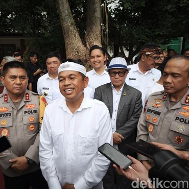 Dedi Mulyadi Minta Ditilang Usai Naik Motor Tanpa Pakai Helm