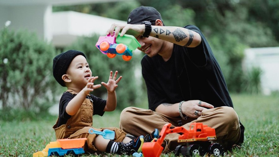 Ilustrasi interaksi ayah dan anak&period;