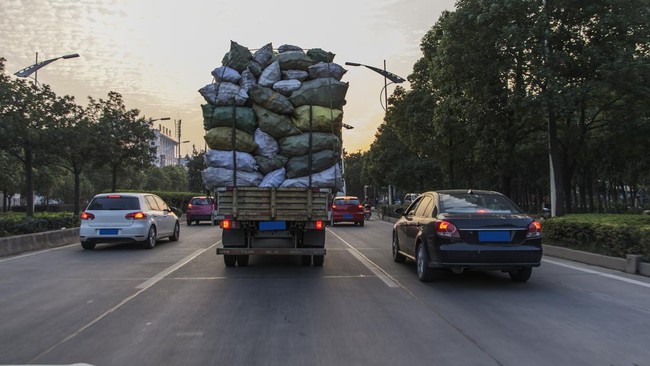 Pemerintah bersama DPR RI dan Aliansi Pengemudi Independen (API) menargetkan kebijakan zero Over Dimension Over Loading (ODOL) akan mulai berlaku 2027.