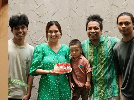 Indah Permatasari Rayakan Ultah yang ke-28, Ini 5 Potretnya Dapat Kado Istimewa dari Arie Kriting