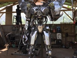 Keren! Warga Tegal Ini Raup Cuan Sulap Onderdil Bekas Jadi Robot