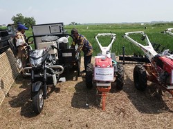 Legislator Gerindra Serahkan Bantuan Alsintan-Sarana Perikanan ke Petani Purbalingga
