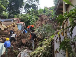 2 Warga Luka-4 Rumah Tertimbun Longsor di Lembang Bandung Barat