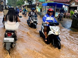 Sungai Cijagra Meluap, Jalan Majalaya-Cicalengka Terendam Banjir