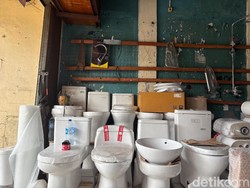 Kloset Bekas Ternyata Banyak yang Jual, Segini Harganya