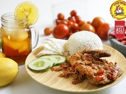 Mau Makan Pedas Tanpa Tersiksa? Ikuti Tips Ini Saat Pesan di Restoran