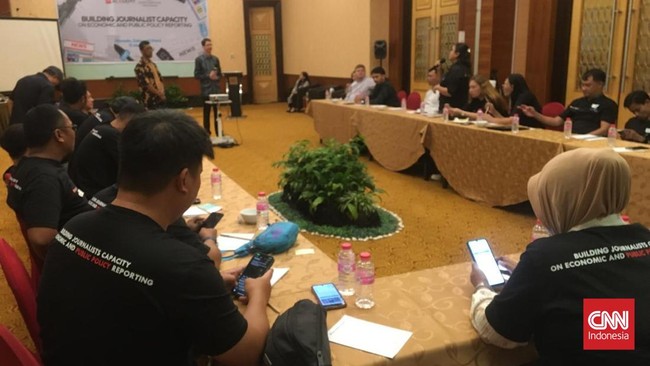 Konjen Australia-CNNIndonesia Kolaborasi Kembangkan Kapasitas Jurnalis Konsulat Jenderal Australia di Makassar-CNNIndonesia berkolaborasi dalam meningkatkan kapasitas wartawan Sulawesi Utara meliput dan menulis berita ekonomi.