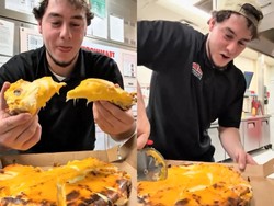 Pakai 500 Lembar Keju, Pizza Ini Toppingnya Super Tebal