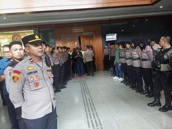 Video Ada Massa Pendukung di Sidang Hasto, Jalan Depan PN Jakpus Ditutup