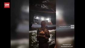 VIDEO: Momen Seru Kapal TNI AL Kejar Pukat Nelayan Thailand di Riau
