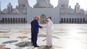 VIDEO: Trump Kagumi Pesona Masjid Agung Sheikh Zayed