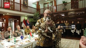 VIDEO: Momen Bobby Kertanegara Dapat Syal dari PM Australia