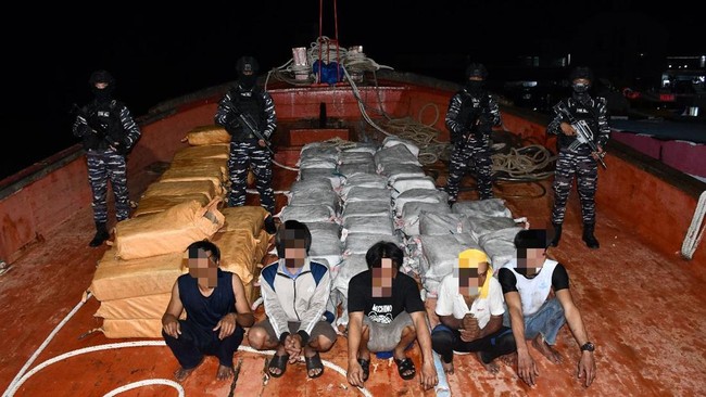 Pangkoarmada I masih mendalami asal dan tujuan kapal bermuatan 1,2 ton kokain dan 705 Kg sabu yang disergap prajurit TNI AL di perairan Selat Durian, Kepri.
