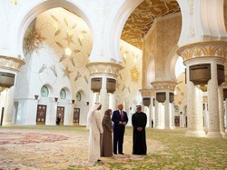 Trump Keliling Masjid Agung Sheikh Zayed UEA: Sungguh Indah