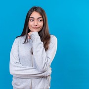 5 Zodiak Ini Terlihat Pendiam, Tapi Aslinya Sosok yang Sangat Perhatian!