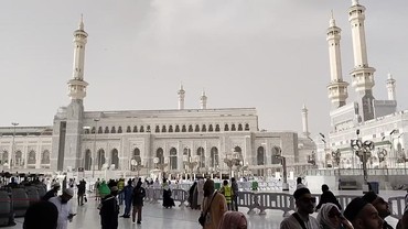 img-title Jadi Syarat untuk Ziarah ke Makam Rasulullah, Apa Itu Tasreh Haji?