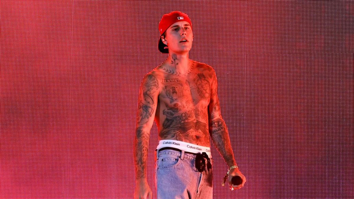 Justin Bieber Nyanyikan Lagu Untuk Billie Eilish Di Coachella 2026