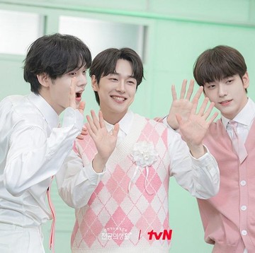 Simak Potret Kang You Seok dan 2 Member TXT saat Jadi Rekan di Grup Fiksi HI-BOYZ