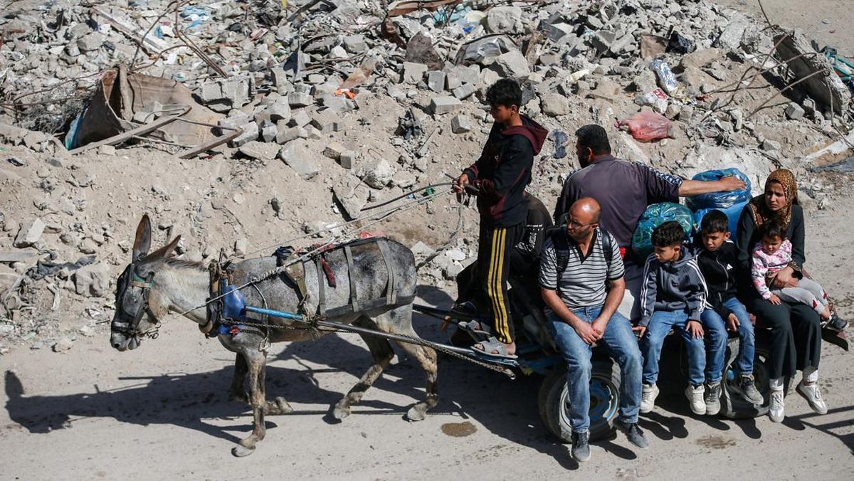 serangan-israel-makin-brutal-warga-gaza-terpaksa-mengungsi-1747467867081_169 serangan-israel-makin-brutal-warga-gaza-terpaksa-mengungsi-1747467867081_169