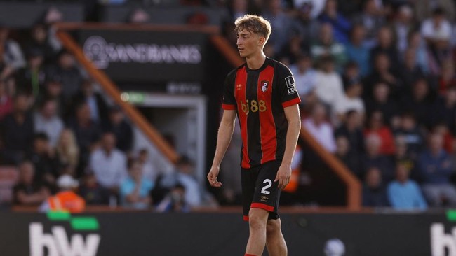 Resmi, Dean Huijsen Jadi Rekrutan Pertama Real Madrid Real Madrid resmi memperkenalkan Dean Huijsen sebagai rekrutan anyar dengan durasi kontrak lima musim pada Sabtu (17/5) siang.