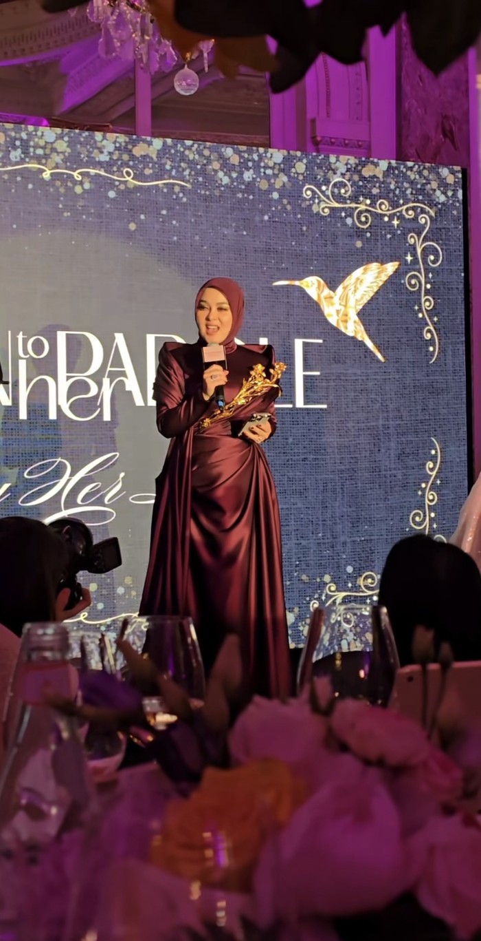 Syahrini Melenggang Manja Hadiri Gala Dinner di Cannes dan Cicip Croissant