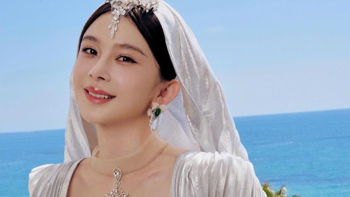 img-title Duh! Artis Tiongkok Diusir dari Red Carpet Cannes Film Festival Gegara Gaun Seksi