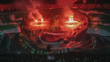 Update Eksklusif Olahraga CNN : FOTO: Flare Menyala saat PSS Kalahkan Persija