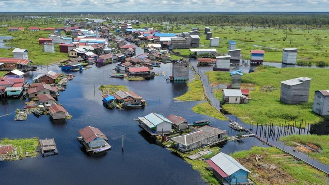 FOTO: Desa Tanpa Daratan di Kalimantan Timur