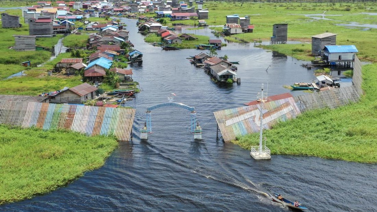 FOTO: Desa Tanpa Daratan di Kalimantan Timur