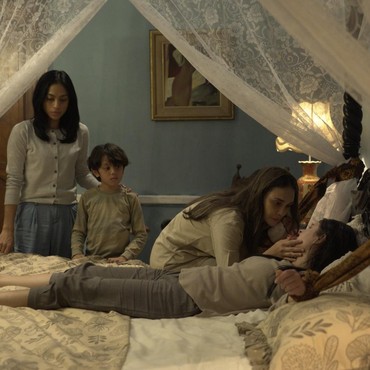 Perjalanan Spiritual Luna Maya Cari Pertolongan Orang Pintar di 'Jalan Pulang'