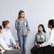 Serangkaian Trik Jitu agar Introvert Nyaman Berada di Keramaian