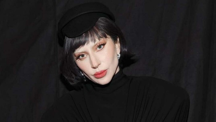 img-title 7 Inspirasi Outfit Unik untuk Nonton Konser Lady Gaga di Singapura