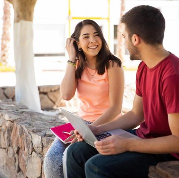 6 Kalimat Pembuka Percakapan yang Hanya Dipakai Orang Percaya Diri, Yuk Tiru!