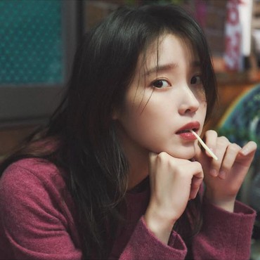 Album Baru IU 'A Flower Bookmark' Disorot Kritikus Terkenal Korea, Diberi Rating...