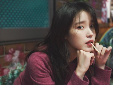 Album Baru IU 'A Flower Bookmark' Disorot Kritikus Terkenal Korea, Diberi Rating...