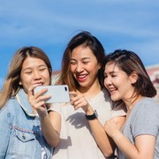 4 Tanda Kamu Terjebak Adult Friendship yang Nggak Sehat, Bikin Stres dan Capek!