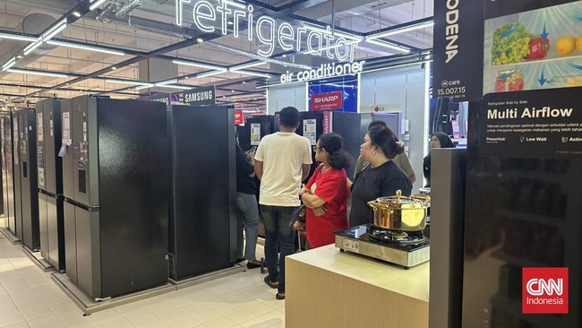 Kulkas Harga Miring Jadi Incaran di Transmart Full Day Sale Hari Ini Transmart Full Day Sale menawarkan berbagai produk elektronik termasuk kulkas dengan harga miring pada Minggu (18/5) hari ini.