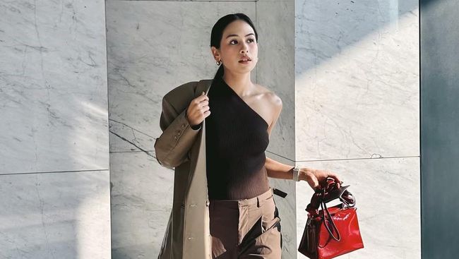Inspirasi OOTD Ala Maudy Ayunda, Stylish Banget!