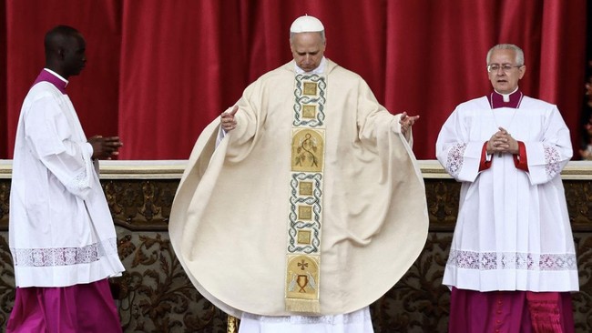 Paus Leo XIV menyerukan penghentian eksploitasi alam dan rakyat miskin dalam homili perdananya usai resmi dinobatkan menjadi pemimpin Gereja Katolik Roma baru.