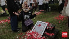 FOTO: Napak Tilas Tragedi Mei 1998, Ziarah ke Makam Korban