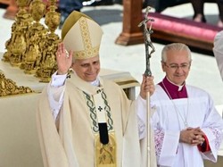 Resmi Dilantik, Paus Leo Serukan Persatuan Bagi Gereja yang Terpecah