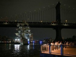 Video: Detik-detik Kapal AL Meksiko Tabrak Jembatan Brooklyn New York