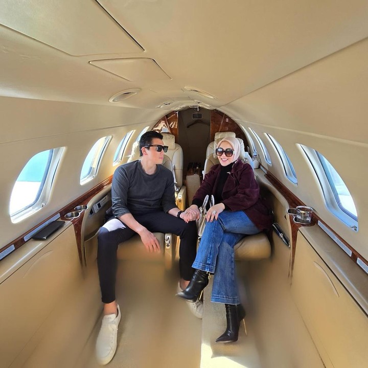 <p>Syahrini kembali menjadi perbincangan di media sosial. Hal ini karena Syahrini ditemani sang suami, Reino Barack menghadiri Festival Film Cannes 2025. "Minggu yang bahagia," tulis Syahrini sebagai keterangan fotonya saat berangkat ke Cannes, Prancis. (Foto: dok. Instagram @princessyahrini)</p>