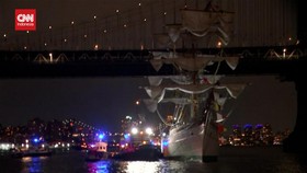 VIDEO: Kapal Angkatan Laut Meksiko Tabrak Jembatan Brooklyn AS